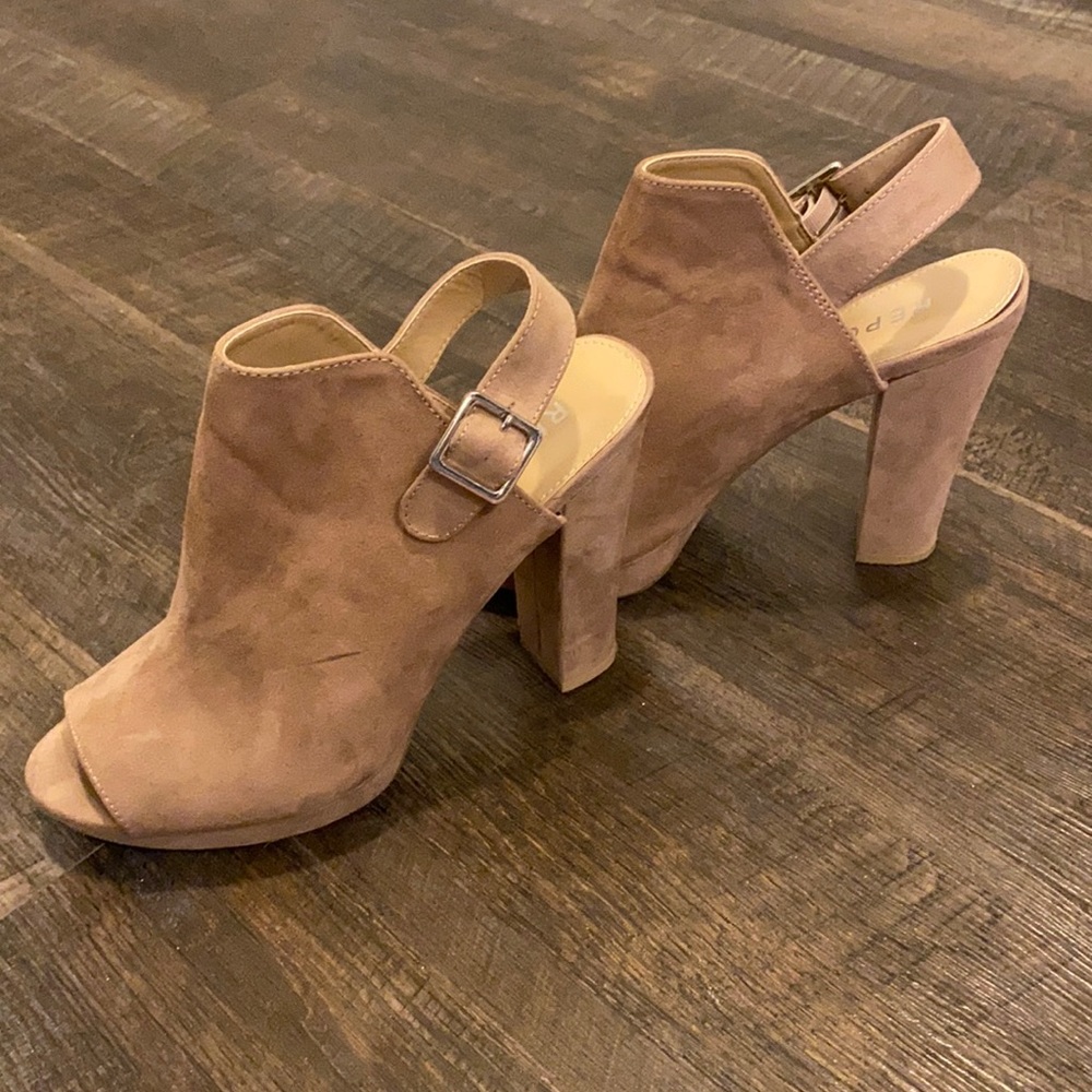 Women’s Report heels. Like NEW.